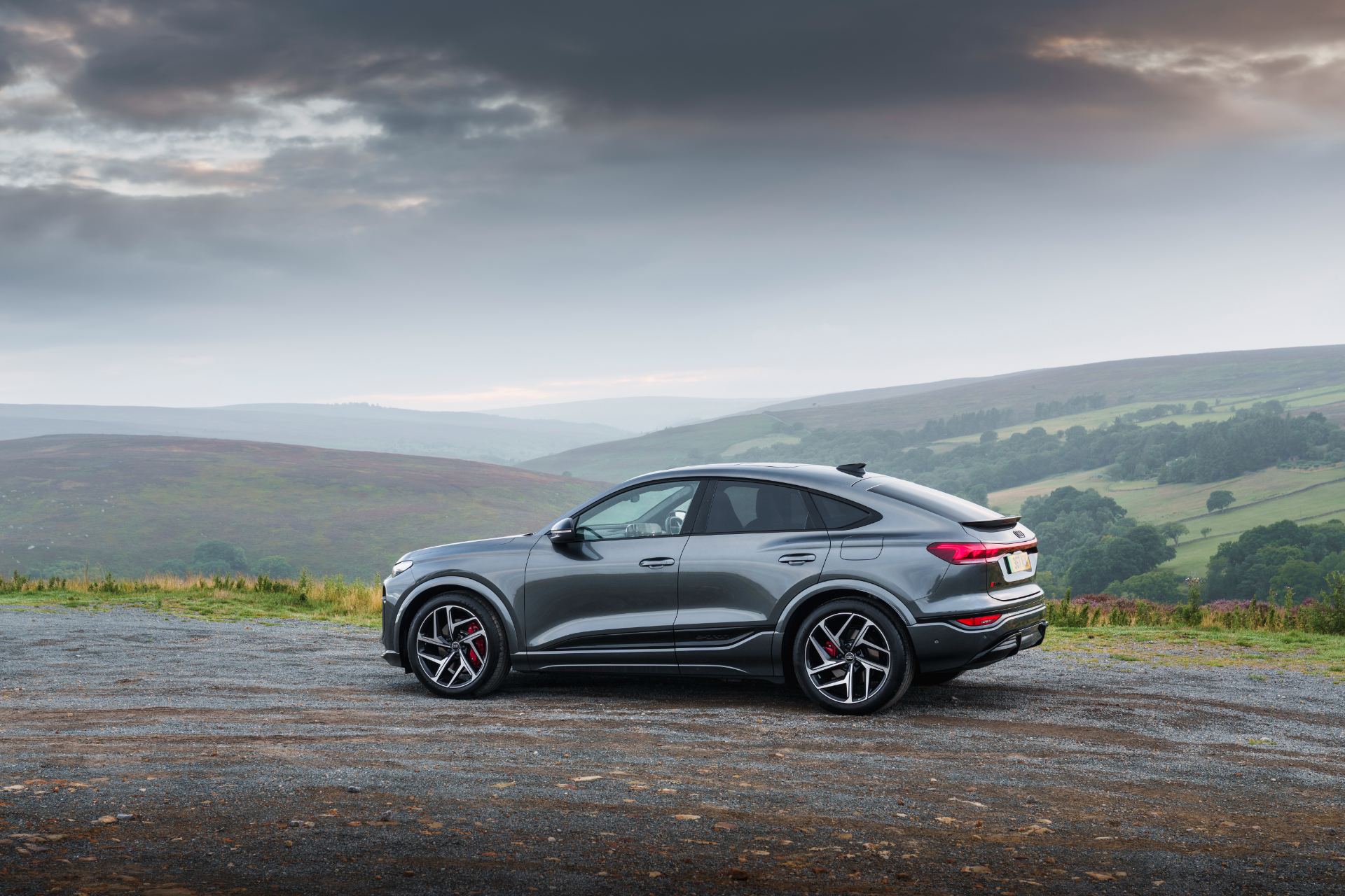 2026 audi sq6 sportback e tron side profile valley grey