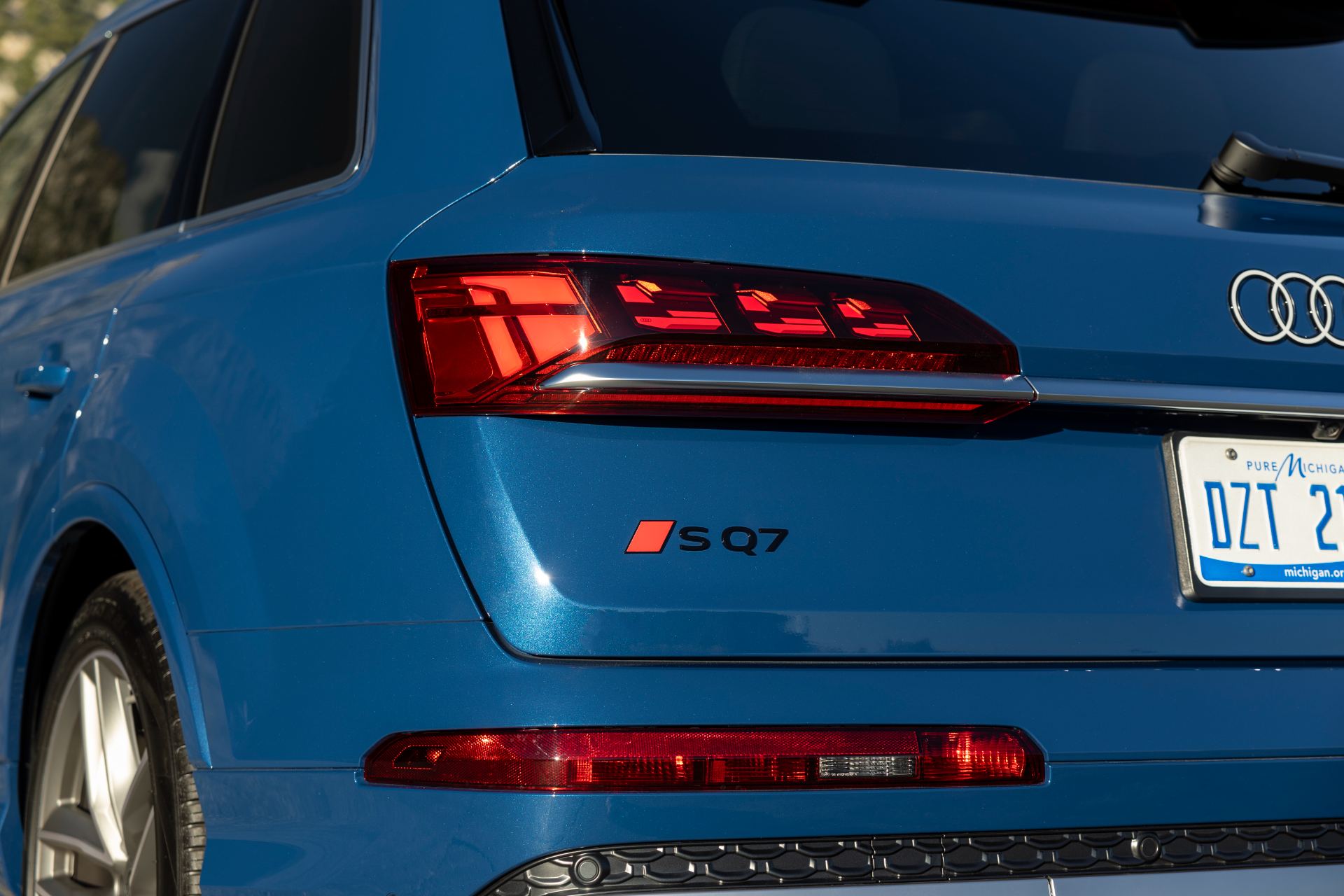audi sq7 taillight sq7 badge blue