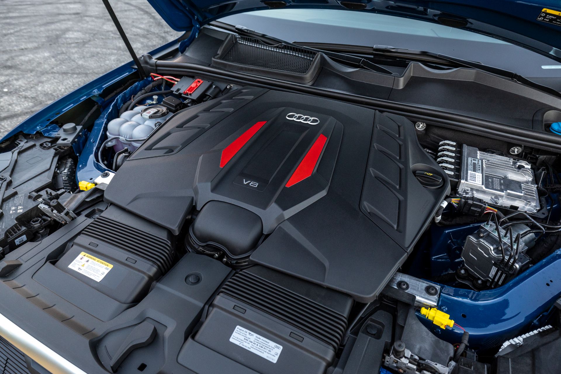 audi sq7 engine bay v8