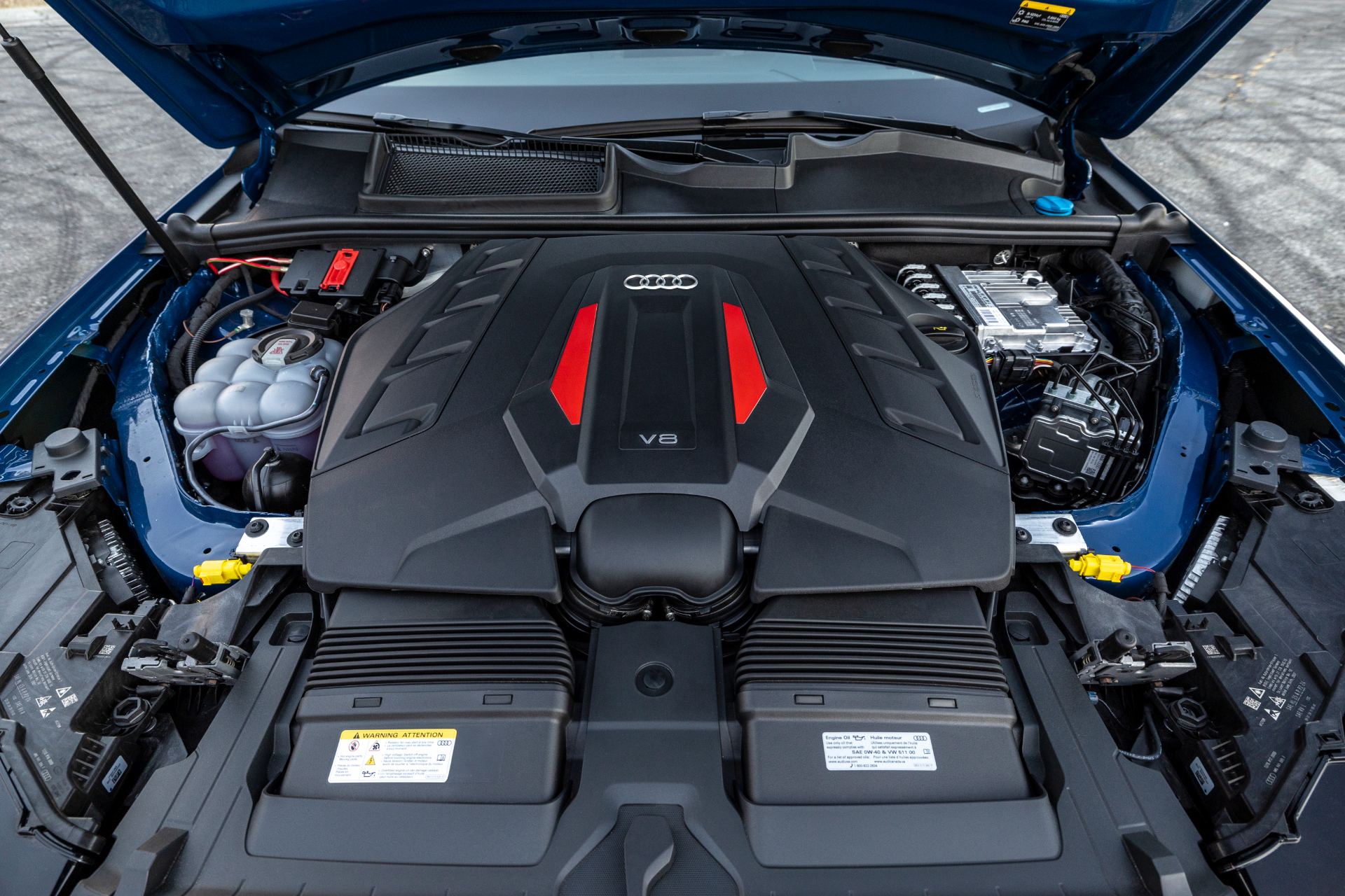 audi sq7 engine bay v8 front view