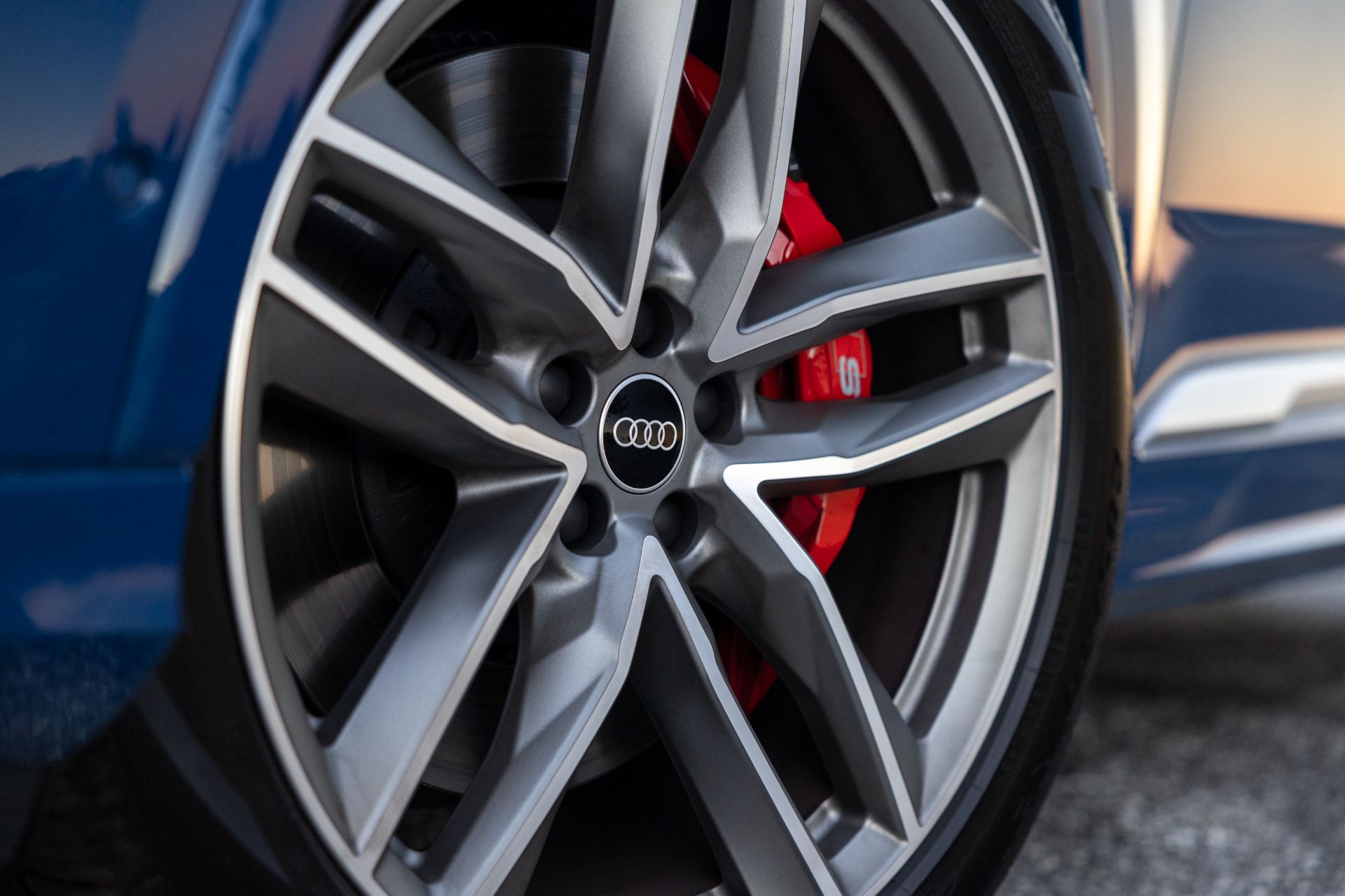 audi sq7 wheel red brake caliper