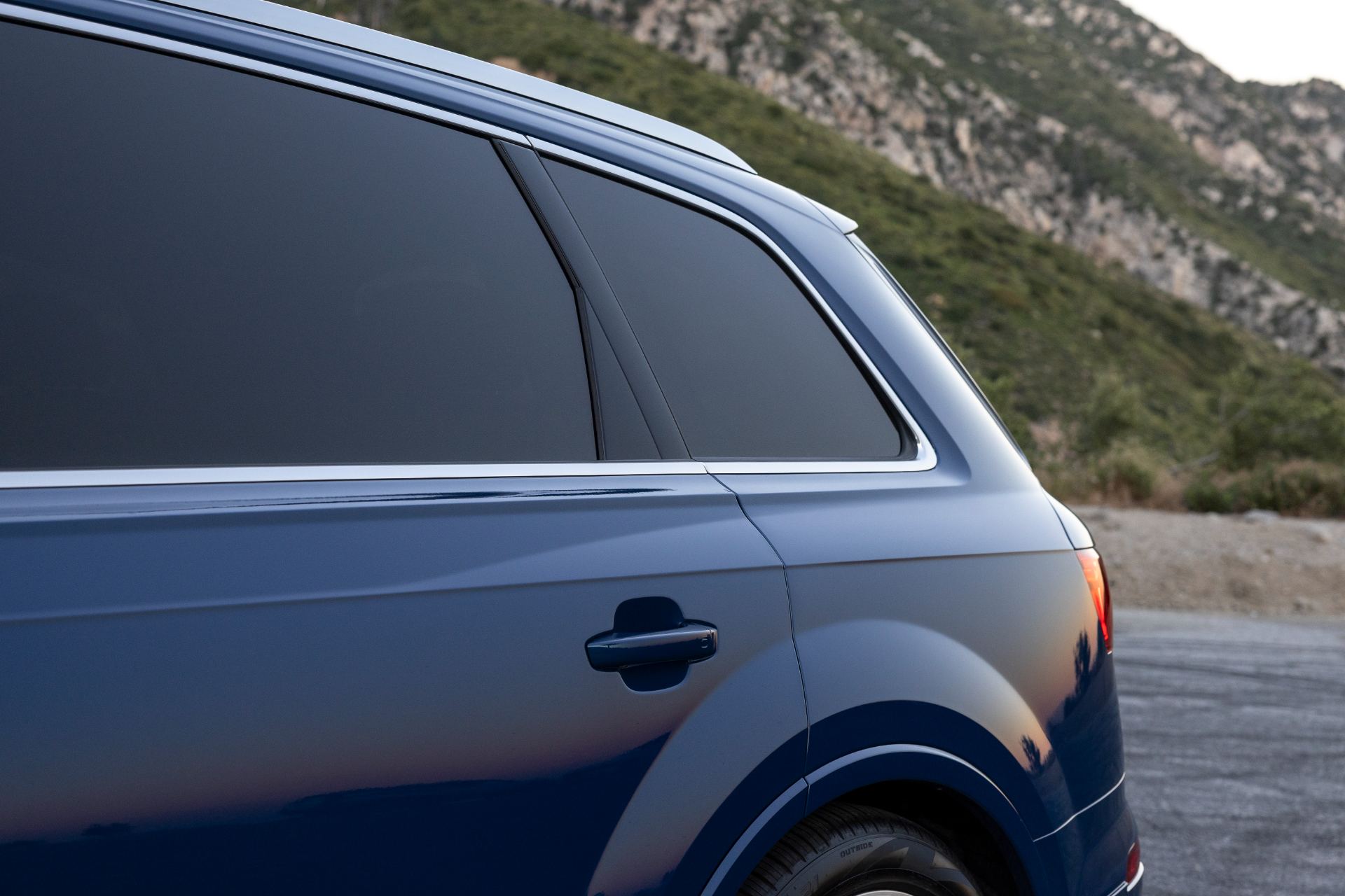 audi sq7 rear side window detail blue