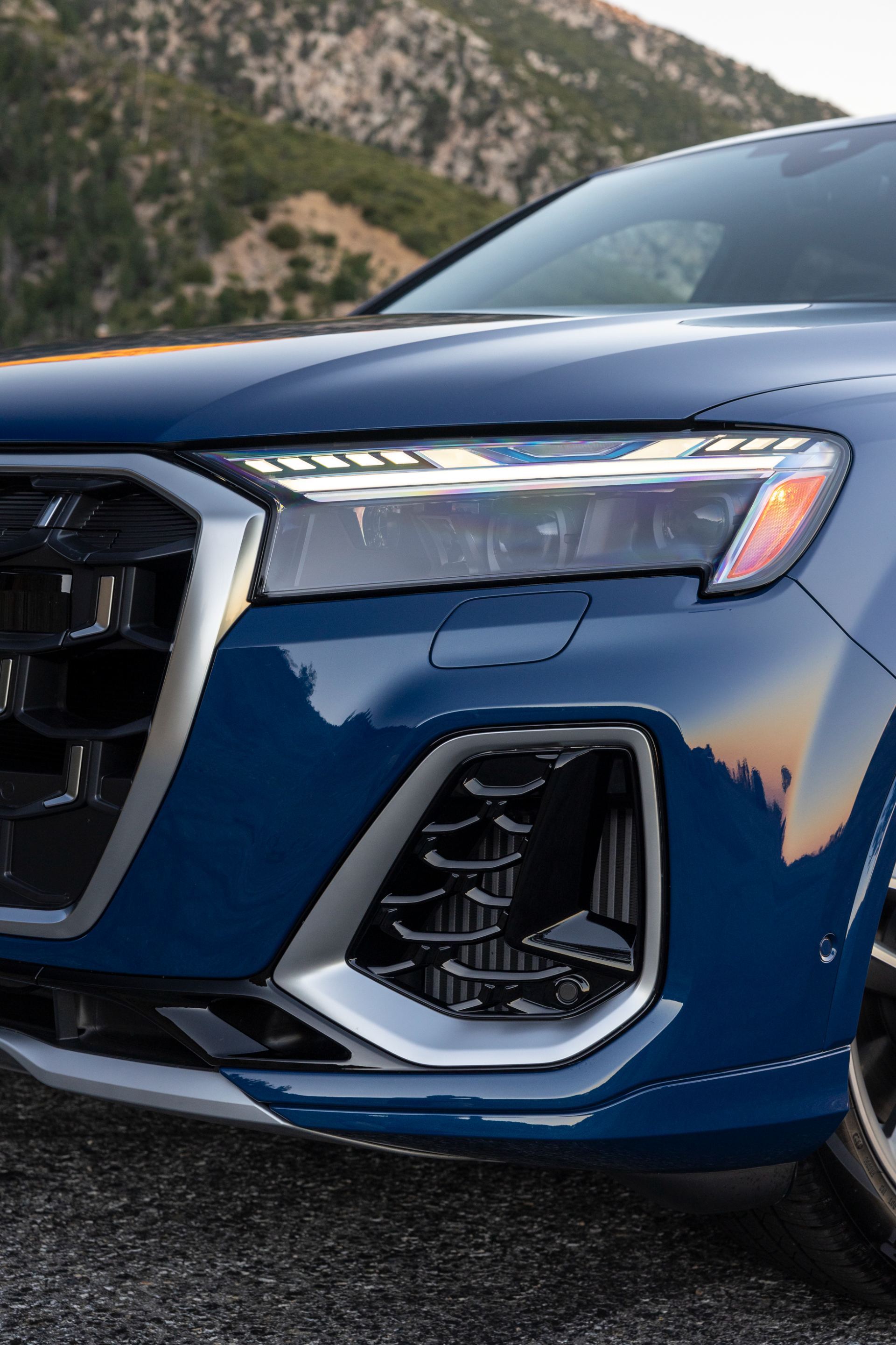 audi sq7 headlight air intake blue