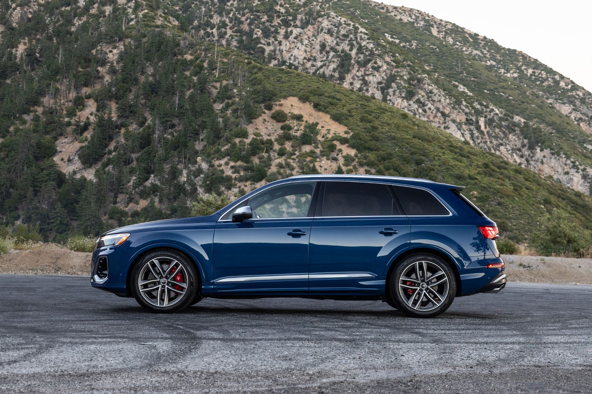 audi sq7 side profile mountain blue