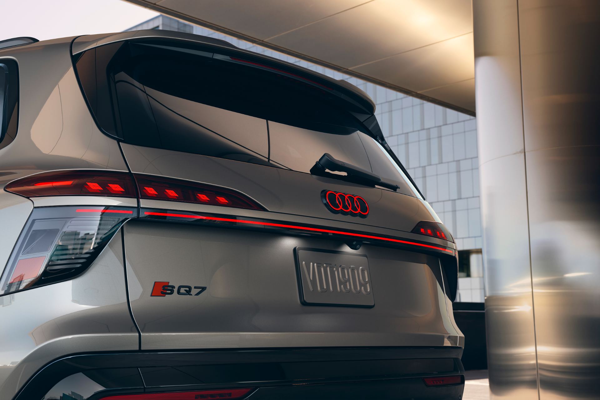 2027 audi sq7 rear sq7 badge illuminated rings