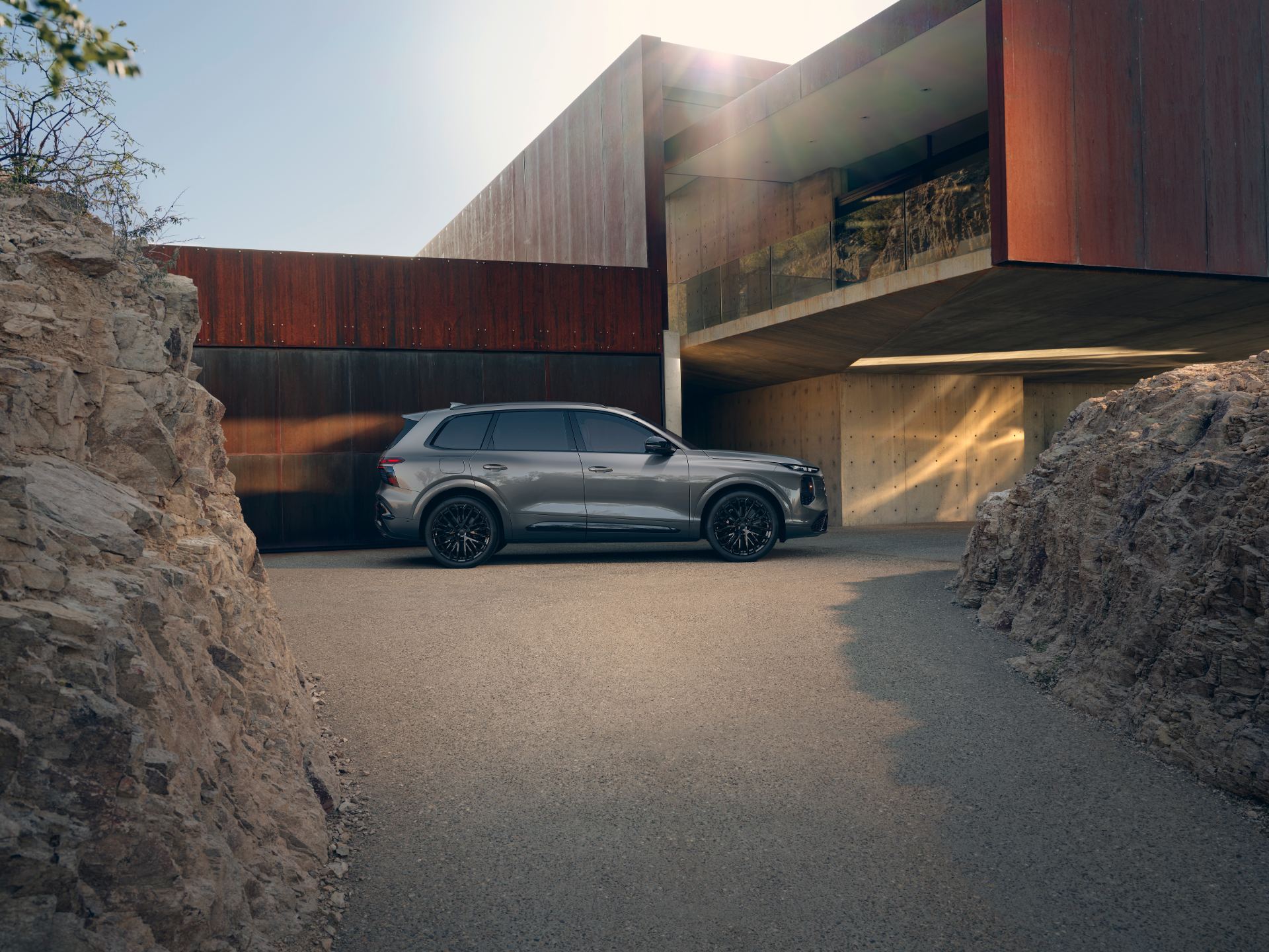 2027 audi sq7 side profile modern house grey