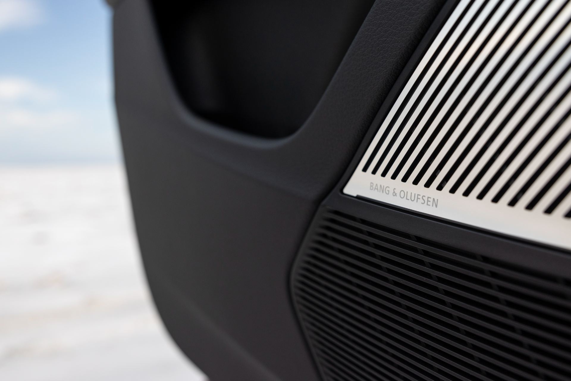 audi sq8 bang and olufsen door speaker