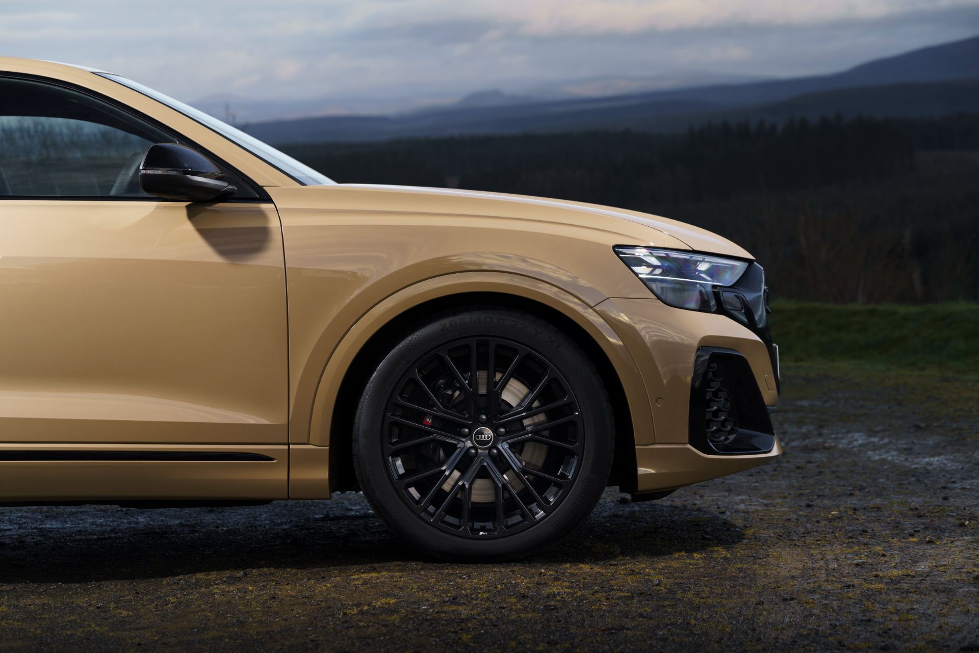 2026 audi sq8 alloy wheel black beige