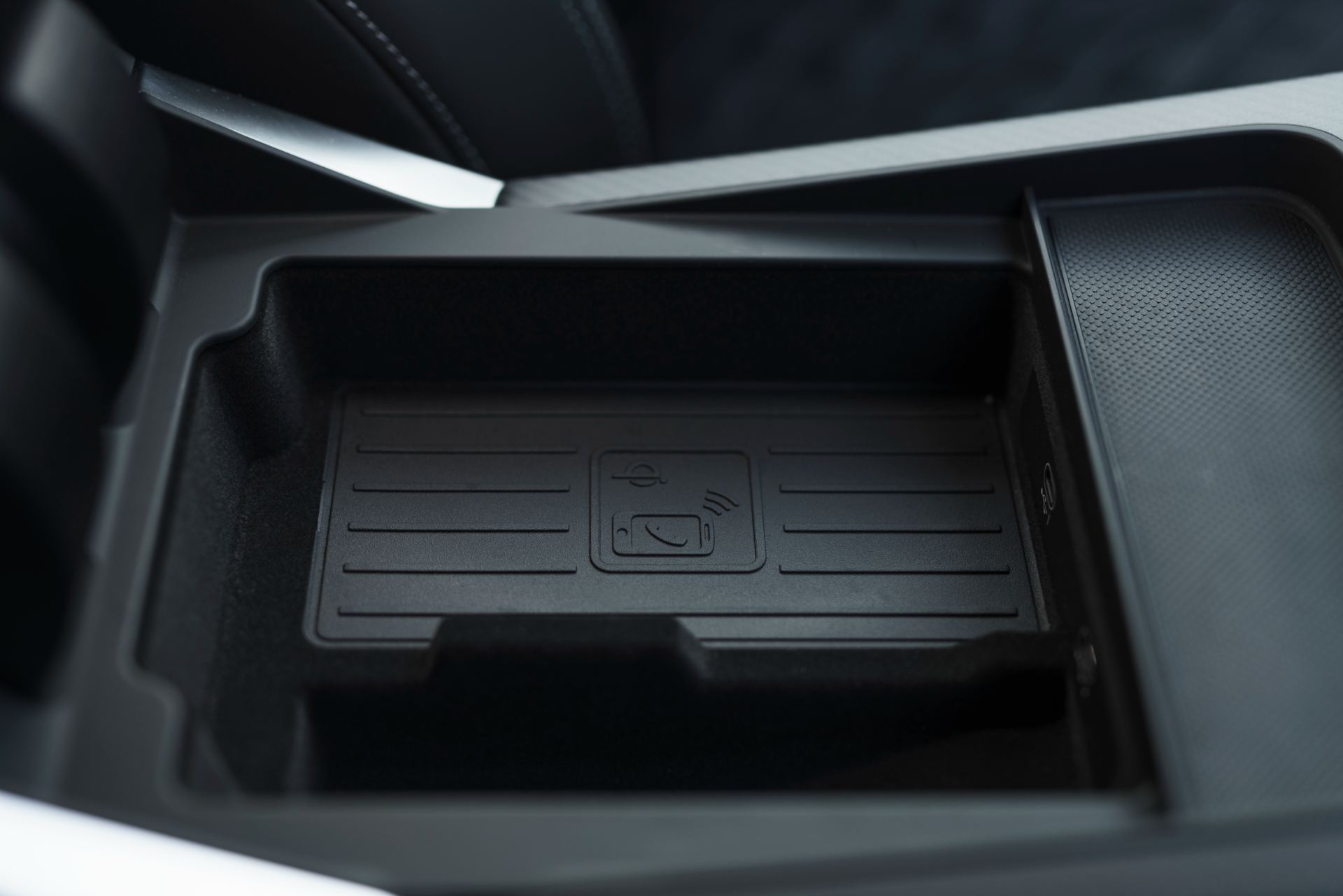 2026 audi sq8 interior wireless charging pad