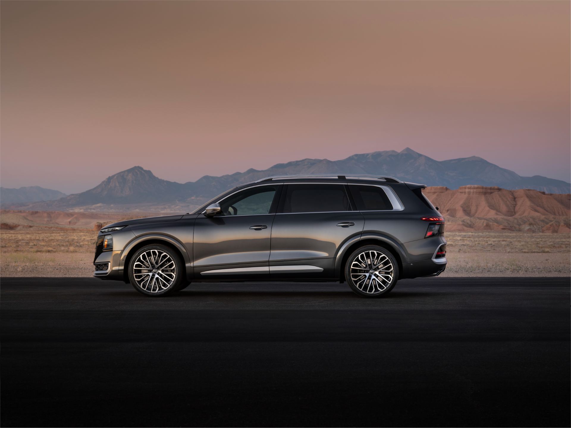 2027 audi sq9 side profile desert grey