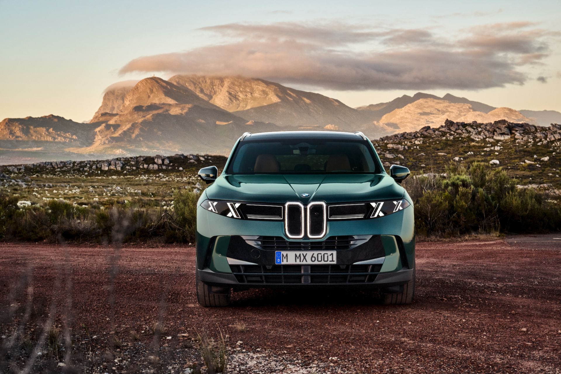 Front three-quarter exterior of the new BMW X5 G65 showing the double-X headlight motif and vertical illuminated kidney grille, official press photo